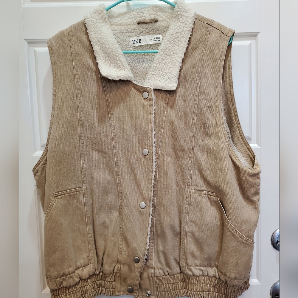 BKE vest Top‎